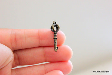 5 x Zinc Alloy Bronze Tone Key Charm Pendants 22mm x 8mm